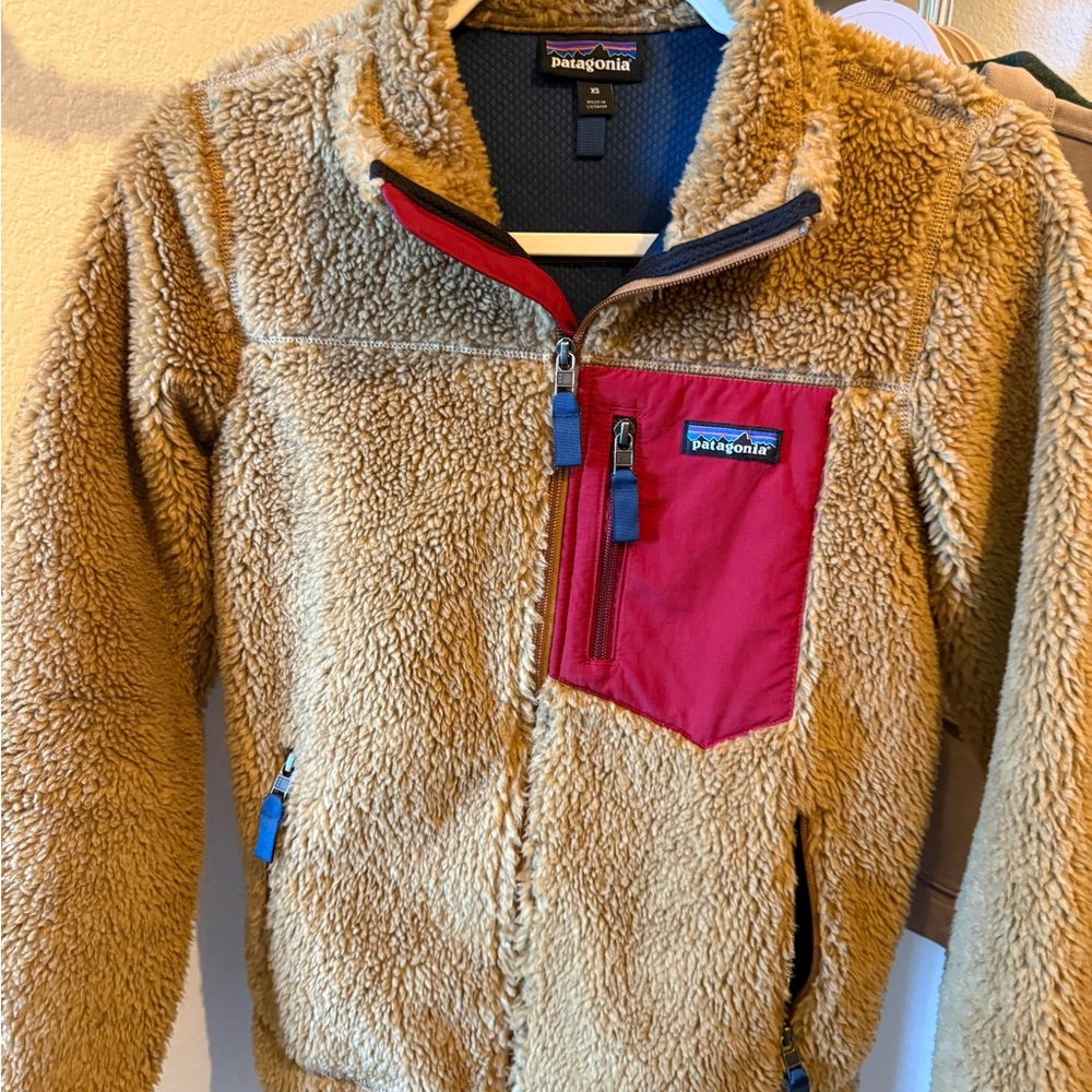 Patagonia Brown Fleece with Red Accent